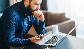 man using flipdeck on mobile devices